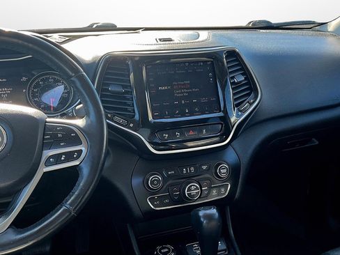 Used 2019 Jeep Cherokee Limited w/ Luxury Group image 6