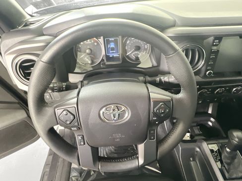 Used 2021 Toyota Tacoma TRD Sport image 11