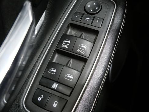 Used 2022 RAM 1500 Laramie AWD/4WD image 13