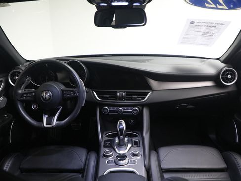 Used 2022 Alfa Romeo Giulia Veloce AWD/4WD image 21