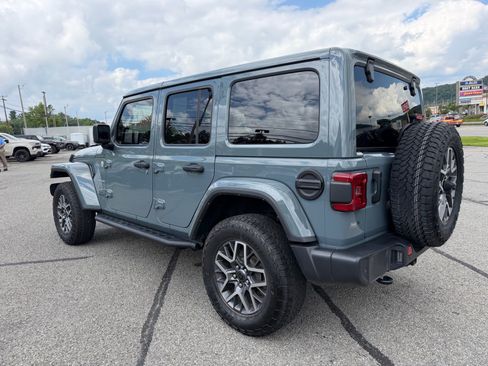 Used 2024 Jeep Wrangler Unlimited Sahara w/ Safety Group AWD/4WD image 4