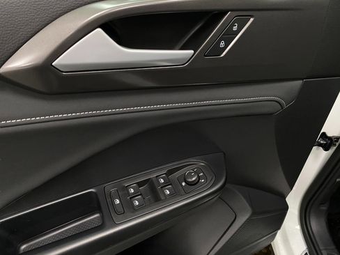 New 2026 Volkswagen Taos SE image 28