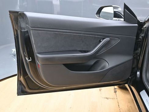 Used 2018 Tesla Model 3 Long Range image 41