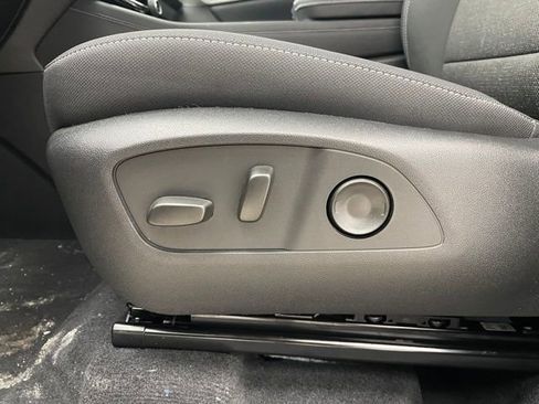 New 2026 Chevrolet Traverse LT image 9