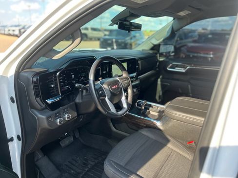 Used 2023 GMC Sierra 1500 Elevation AWD/4WD image 9