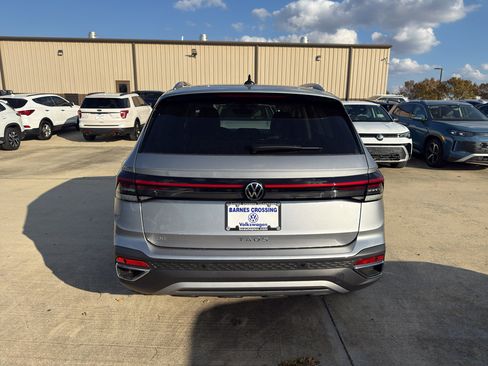 New 2026 Volkswagen Taos SE FWD image 6