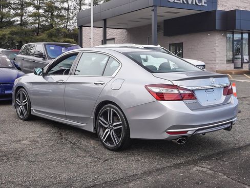Used 2017 Honda Accord Sport image 4