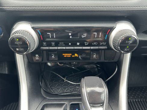 Used 2021 Toyota RAV4 XLE Premium image 16