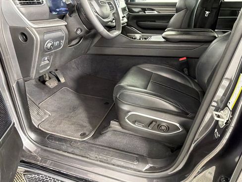 Used 2024 Jeep Wagoneer L Series II image 10