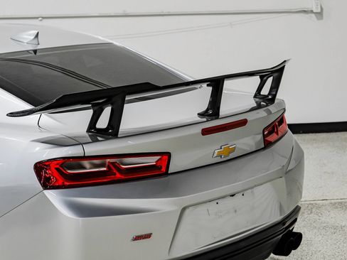Used 2018 Chevrolet Camaro SS RWD image 50