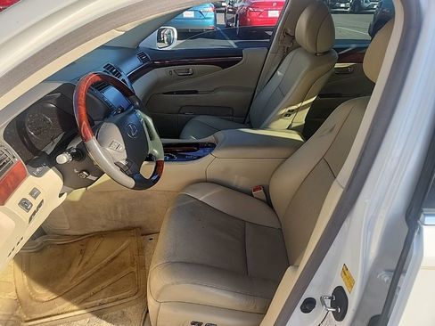 Used 2007 Lexus LS 460 image 9