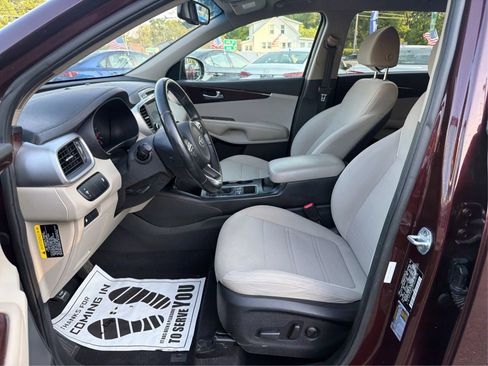Used 2018 Kia Sorento FWD image 9
