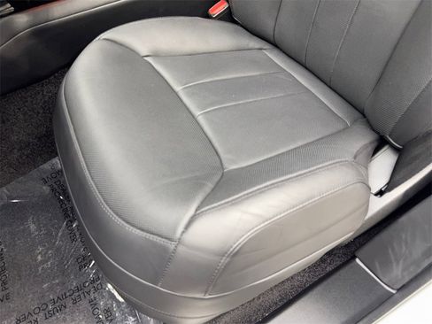 Used 2023 Land Rover Range Rover SE image 28