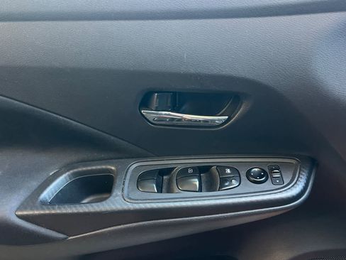 Used 2021 Nissan Versa SV FWD image 14