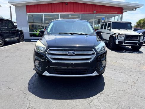 Used 2019 Ford Escape SE FWD image 2