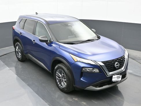 Used 2023 Nissan Rogue S image 25