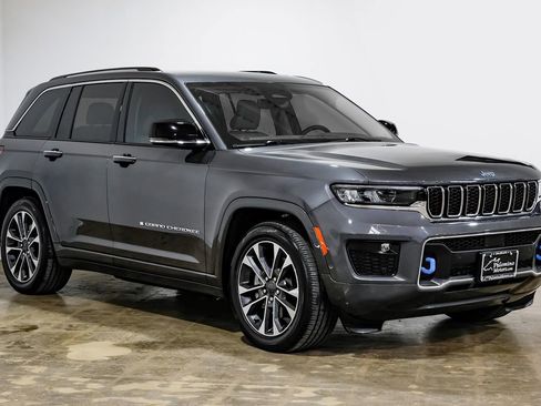 Used 2022 Jeep Grand Cherokee Overland w/ Luxury Tech Group IV image 7