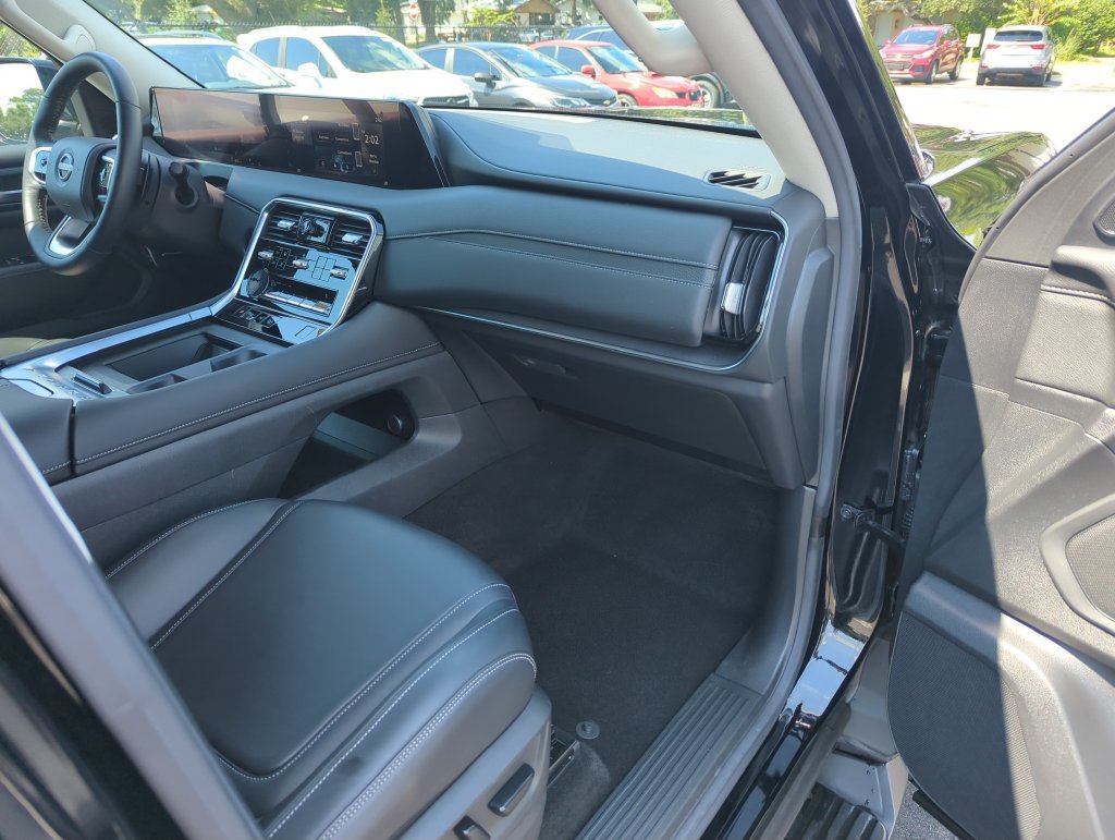 Used 2025 Nissan Armada SV AWD/4WD image 35