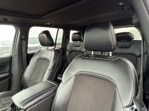 Used 2023 Jeep Grand Cherokee Altitude AWD/4WD image 16