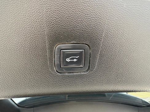 Used 2018 Chevrolet Traverse High Country image 16