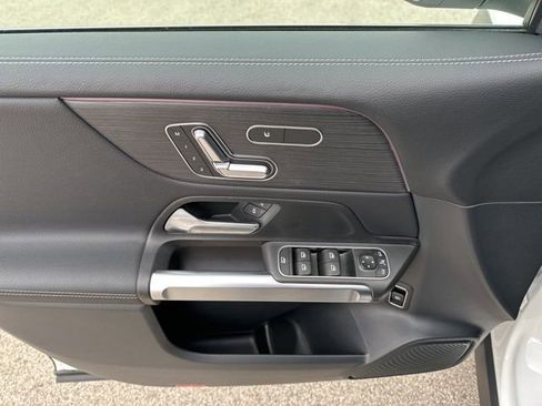 Used 2023 Mercedes-Benz GLB 250 4MATIC image 19