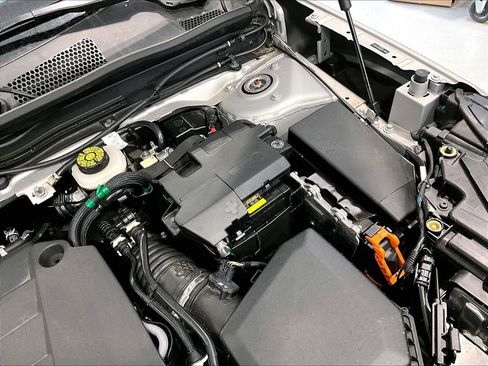 Used 2025 Volvo XC40 B5 Plus image 31