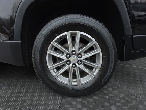 Used 2022 Chevrolet Traverse LT image 39