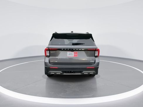 Used 2025 Ford Explorer Active w/ Active Comfort Package image 7