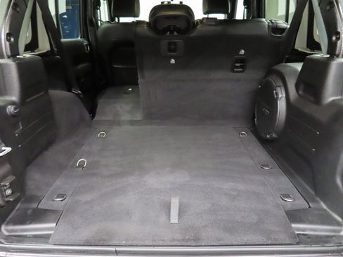 Used 2021 Jeep Wrangler Unlimited Sahara image 34