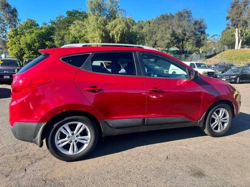 Used 2011 Hyundai Tucson GLS w/ Navigation Pkg 2 FWD image 7
