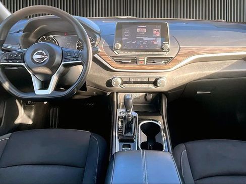 Used 2023 Nissan Altima 2.5 SV AWD/4WD image 17