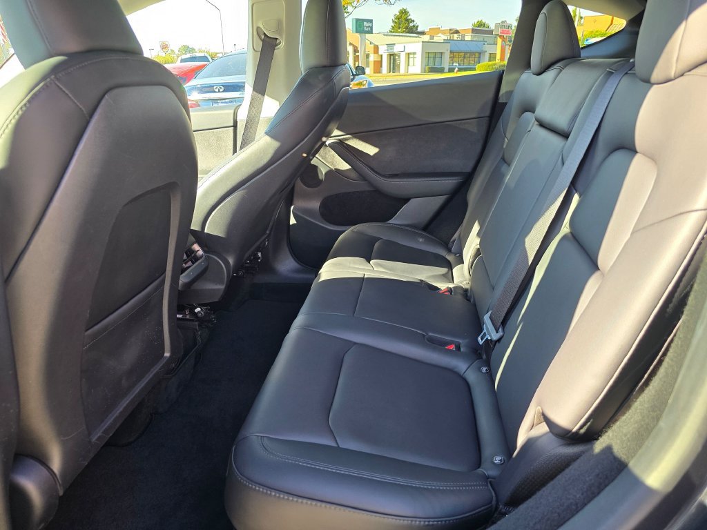 Used 2024 Tesla Model Y Long Range AWD/4WD image 17