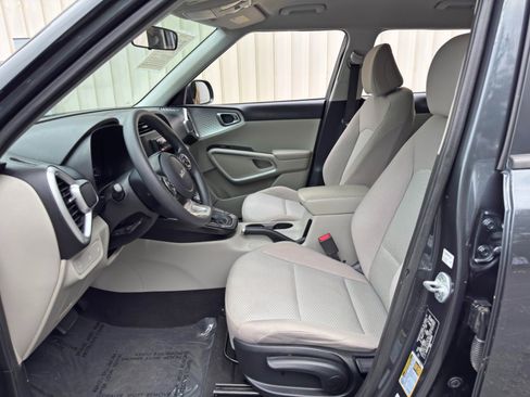 Used 2022 Kia Soul LX FWD image 15