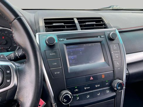 Used 2017 Toyota Camry SE FWD image 6
