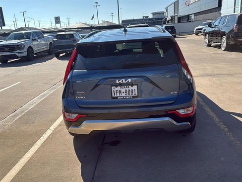 Used 2025 Kia Niro SX image 11