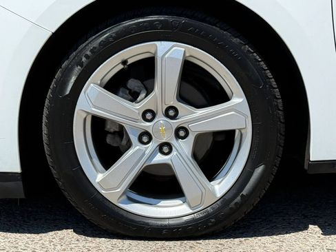 Used 2017 Chevrolet Volt LT w/ Comfort Package FWD image 29