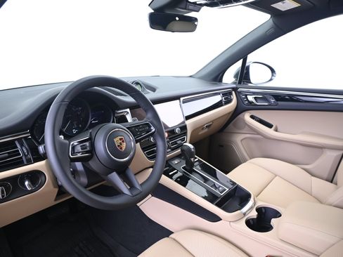 Used 2026 Porsche Macan AWD/4WD image 28