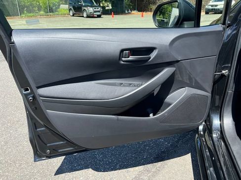 Used 2022 Toyota Corolla LE FWD image 16