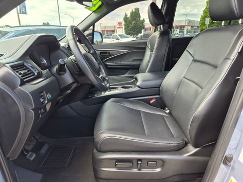 Used 2025 Honda Passport EX-L image 17