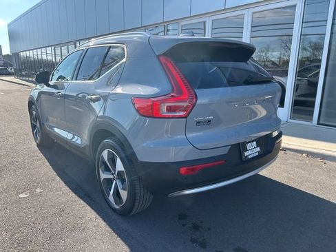 Certified 2025 Volvo XC40 B5 Plus AWD/4WD image 3