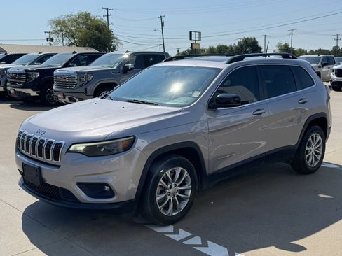 Used 2022 Jeep Cherokee Latitude Lux w/ Sun & Sound Group FWD image 2