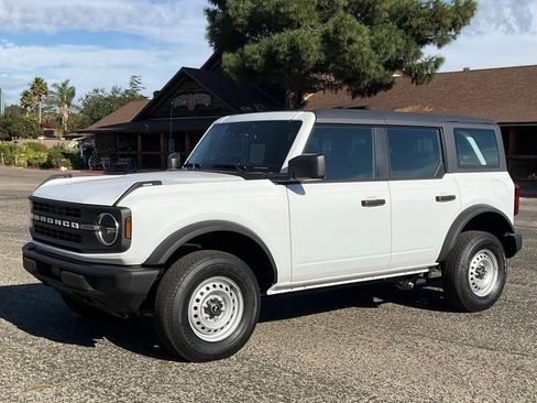 New 2025 Ford Bronco 4-Door image 2
