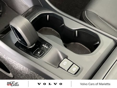 Used 2025 Volvo XC40 B5 Core image 20