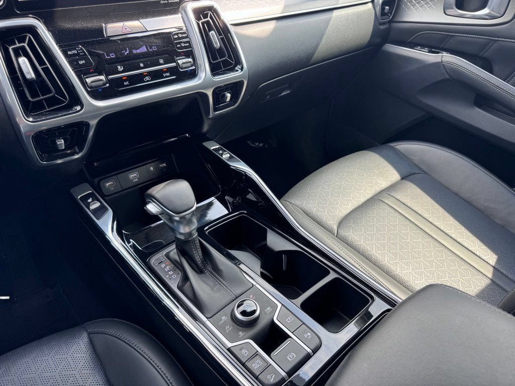 Used 2023 Kia Sorento SX AWD/4WD image 34