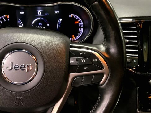 Used 2020 Jeep Grand Cherokee Altitude AWD/4WD image 25