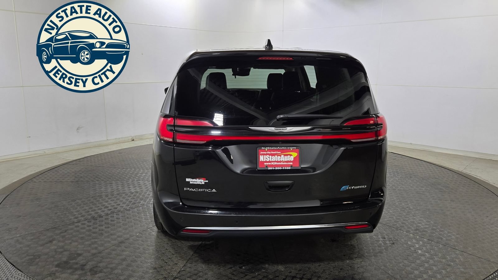 Used 2024 Chrysler Pacifica Limited FWD image 12