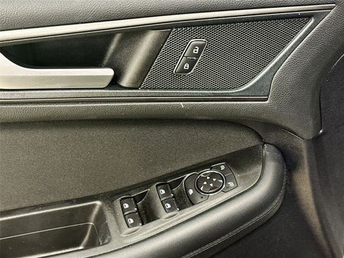 Used 2019 Ford Edge SE image 17