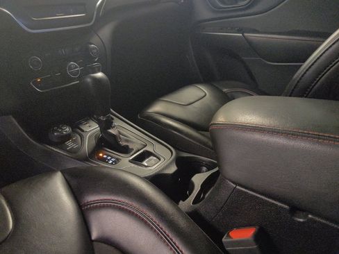 Used 2022 Jeep Cherokee Trailhawk w/ Trailer Tow Group image 26