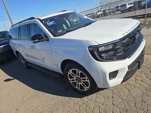 Used 2025 Ford Expedition Max Active image 3