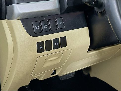 Used 2017 Toyota Highlander Limited image 10